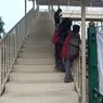 Keluhan Pengguna KRL di Stasiun Tambun, Capek Naik-Turun Tangga karena Tak Ada Eskalator