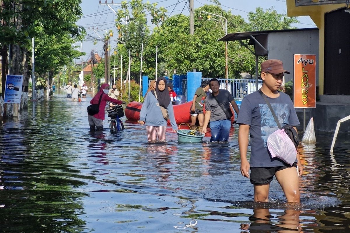 Kondisi warga Kelurahan Genuksari yang terdampak banjir Kota Semarang, Kamis (30/10/2025).