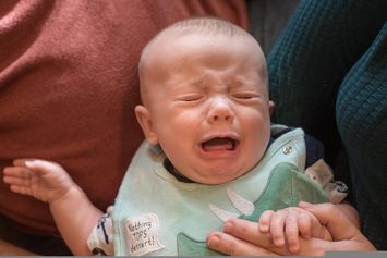Bagaimana Cara Mengatasi Hidung Tersumbat pada Bayi?