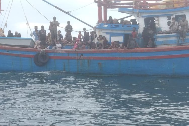 UNHCR Minta Indonesia Selamatkan Perahu Rohingya yang Dekati Aceh, Bawa 100-an Pengungsi