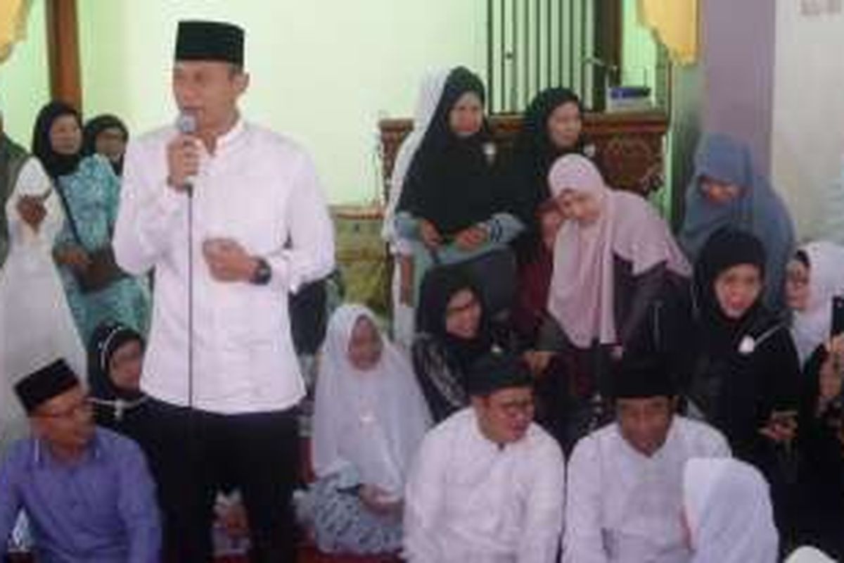 Agus Harimurti Yudhoyono saat mendatangi salah satu masjid di Kebayoran Baru, Jakarta Selatan, Senin (12/12/2016)