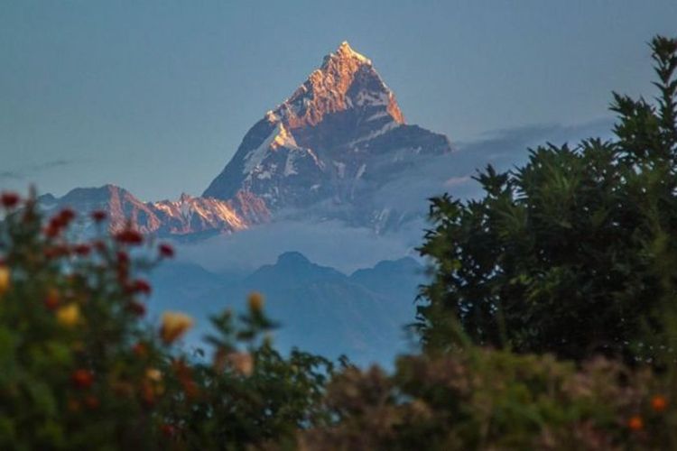 Dengan relief vertikal yang curam dan bentuk segitiga yang menonjol, Machhapucchare adalah salah satu puncak terindah dan terkenal di Pegunungan Annapurna.