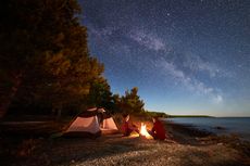 5 Tips Tidur Nyenyak di Gunung, Jangan Malas