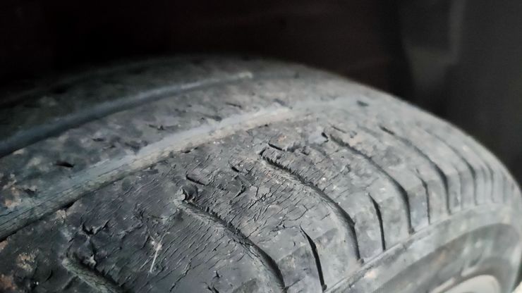 Ganti Ban: Pentingnya Pemeliharaan Kendaraan Anda