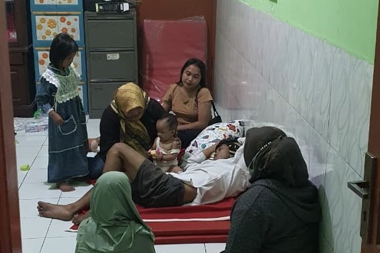 Yusuf dan Zafa, dua orang yang viral karena hidup di kolong jembatan Sidoarjo telah bertemu keluarganya, Jumat (30/5/2025).