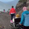Perjuangan Kuli di Kawah Ijen Banyuwangi, Menantang Bahaya, Dorong Troli Berisi Turis Naik Turun Gunung