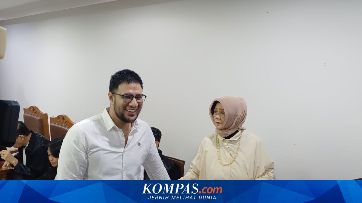 Senyum Ammar Zoni Kembali Hadapi Sidang Kasus Peredaran Narkoba ~AM

Klik untuk baca: