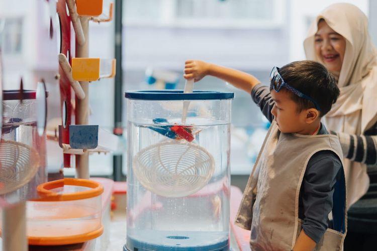 Dorong Kemampuan Berpikir Anak lewat Stimulasi Berbasis Sains