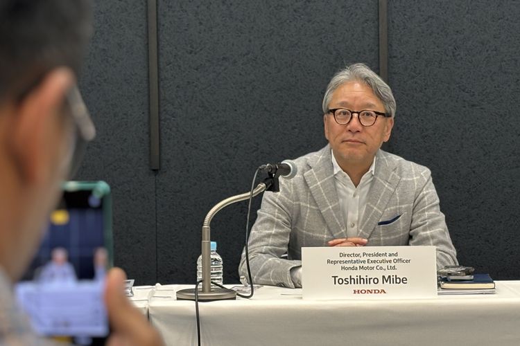 Toshihiro Mibe, Presiden dan CEO Honda Motor Co Ltd penyesuaian strategi yang dilakukan tahun lalu bukan berarti memperlambat elektrifikasi.