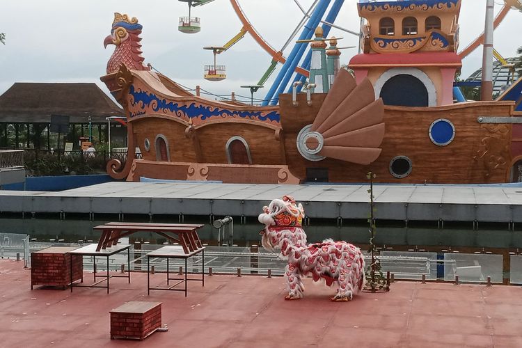 Pertunjukan barongsai memeriahkan Festival Naga di Saloka Theme Park