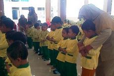 Latih Kepedulian, Sekolah Ajak Siswa TK Lakukan Salat Gaib untuk Korban AirAsia
