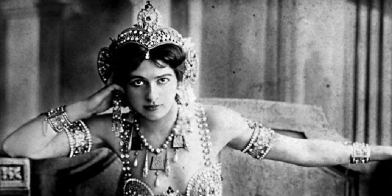 Mata Hari saat berpose di Paris