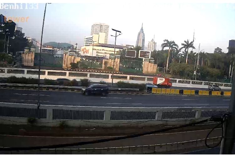 Pantauan situasi lalu lintas Tol Dalam Kota di depan Kompleks Parlemen Senayan, Selasa (1/10/2019) pagi, berdasarkan kamera CCTV.