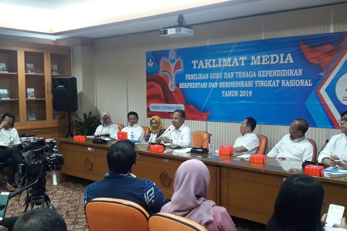 Direktur Jenderal Guru dan Tenaga Kependidikan (GTK) mengadakan konferensi pers di Ruang Rapat Ditjen GTK Kementerian Pendidikan dan Kebudayaan (Kemdikud), Jakarta, Senin (12/08/2019)