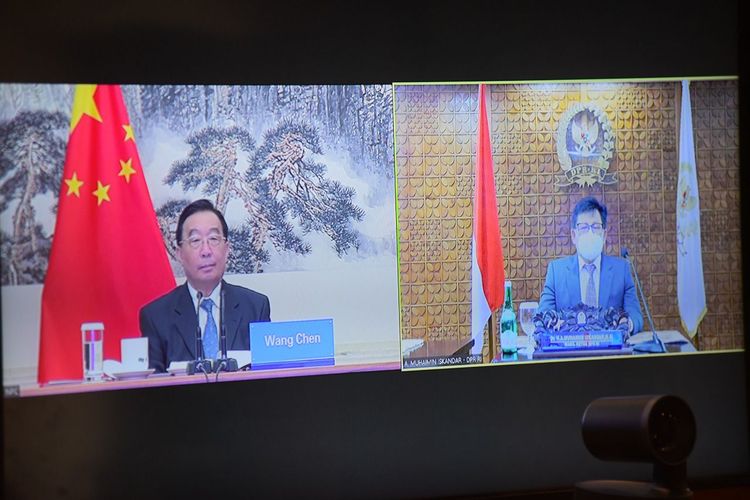 Anggota Biro Politik Komite Sentral Partai Komunis China Wang Chen bersama Wakil Ketua Dewan Perwakilan Rakyat (DPR) Koordiantor Bidang Kesejahteraan Rakyat (Korkesra) Abdul Muhaimin Iskandar atau Gus Muhaimin melakukan pertemuan secara virtual, Senin (25/10/2021).