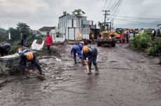 Hujan Lebat, Sungai di Kota Batu Meluap Banjiri Sejumlah Jalan