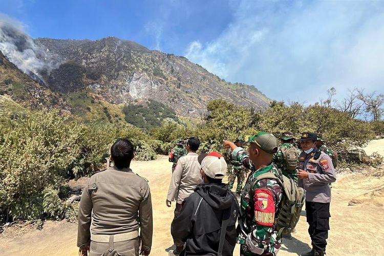 Karhutla Bondowoso Meluas Mengarah ke Gunung Rante Banyuwangi