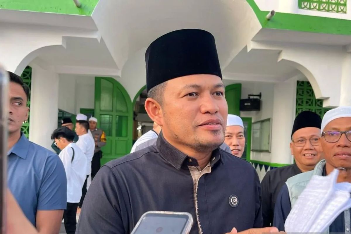 Gubernur Kaltim Rudy Mas'ud saat diwawancara usai melaksanakan Safari Ramadhan di Masjid Darun Ni'mah Samarinda, Kaltim, Senin (10/3/2025).