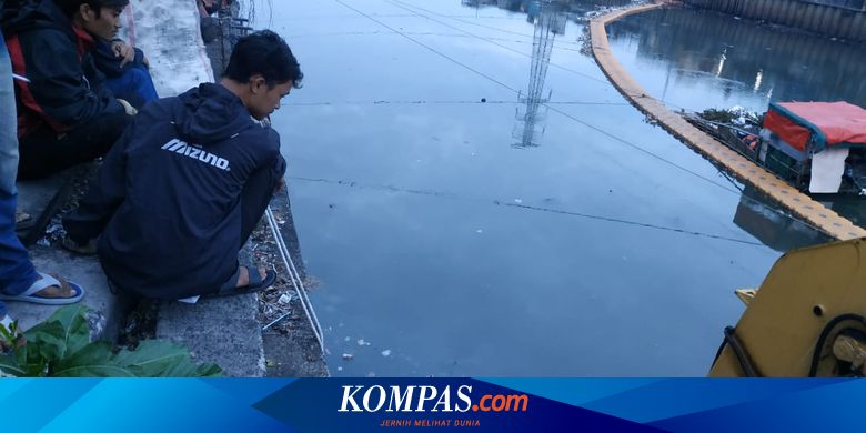 Panik Ada Tawuran, Solihin Lari Lalu Tercebur ke Kanal Banjir Barat - Vimarsana News