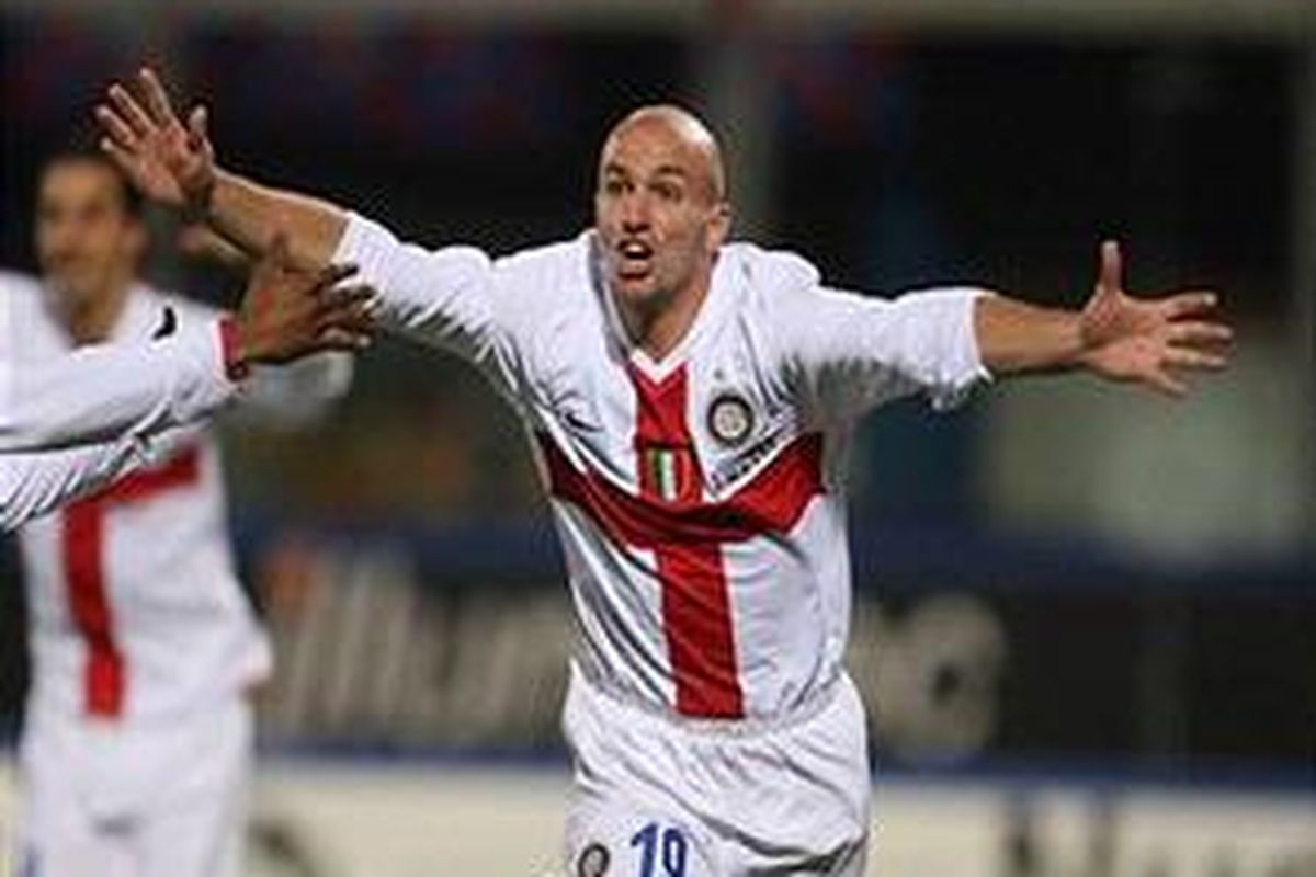 Esteban Cambiasso membuka kemenangan Inter atas Catania.