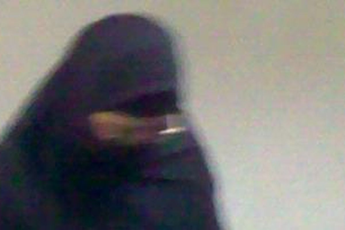 Mantan staf keuangan Grup Permai, Yulianis saat bersaksi untuk terdakwa kasus suap pembangunan wisma atlet SEA Games Palembang, Sumatera Selatan Mohamad El Idris di Pengadilan Tindak Pidana Korupsi Jakarta, Rabu (10/8/2011)