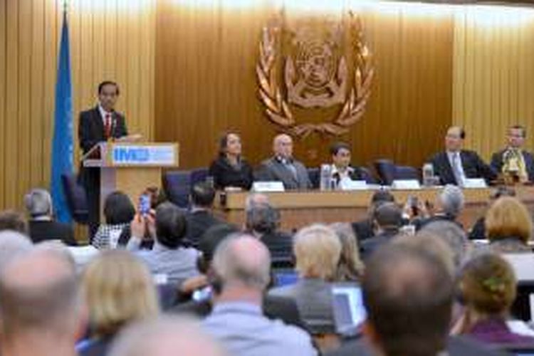 Presiden Joko Widodo (Jokowi) berpidato di depan puluhan duta besar dan pejabat tinggi perwakilan dari 171 negara anggota International Maritime Organization (IMO) di London, Inggris, Selasa (20/4/2016).BI