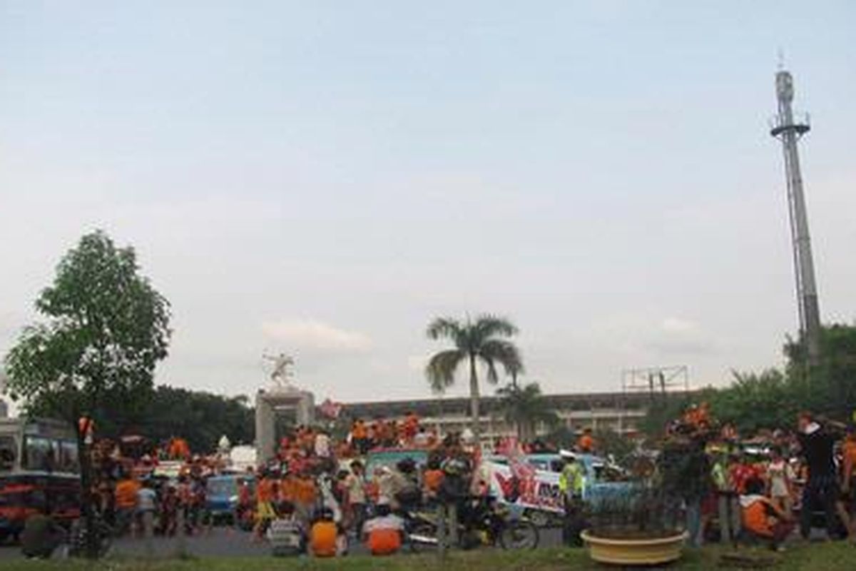 Senayan macet oleh pendukung Persija