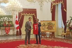 Bertemu di Istana, Jokowi Dapat Hadiah Jersey Basket dari PM Kanada