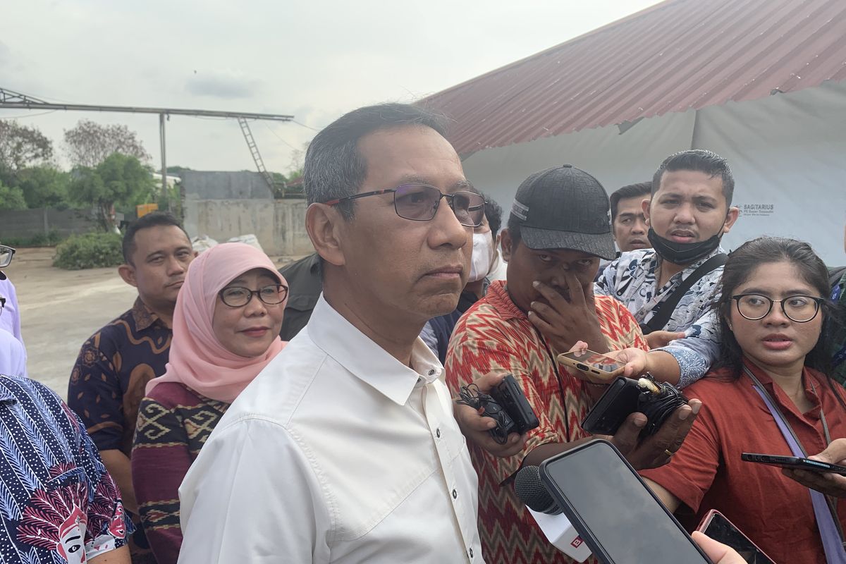 Penjabat (Pj) Gubernur DKI Jakarta Heru Budi Hartono saat ditemui awak media di Penggilingan, Cakung, Jakarta Timur, Jumat (14/6/2024).