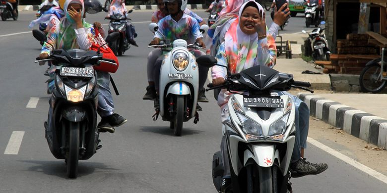Tidak Hanya Ikut Ujian Ini 3 Syarat Kelulusan Di Permendikbud Baru Halaman All Kompas Com Tidak Hanya Ikut Ujian Ini 3 Syarat Kelulusan Di Permendikbud Baru Halaman All Kompas Com