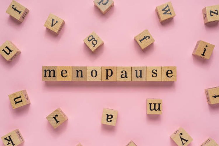 Ilustrasi menopause, tips meringankan gejala menopause pada wanita