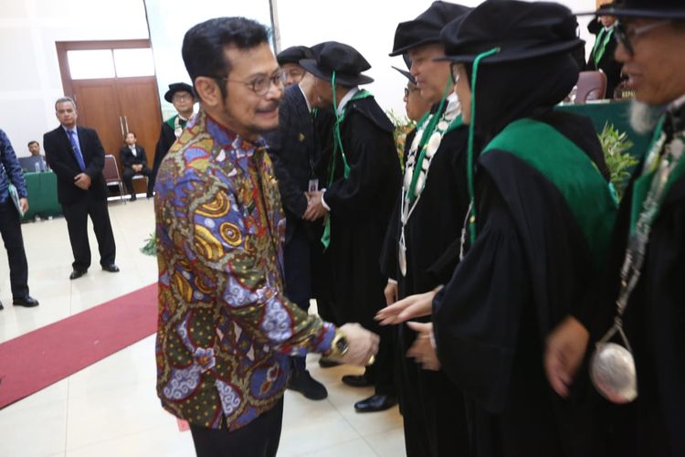 Menteri pertanian Syahrul Yasin Limpo usai melantik dua Professor 