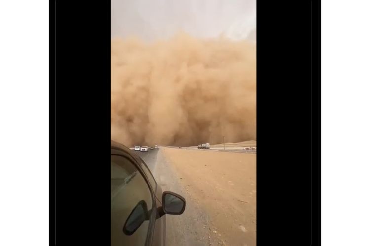Video detik-detik badai pasir menghantam beberapa wilayah Mesir