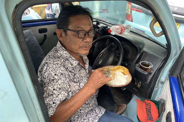 Kisah Zulkifli 40 Tahun Lebih Jadi Sopir Angkot: Bukan Cita-cita, tapi Jalan Hidup