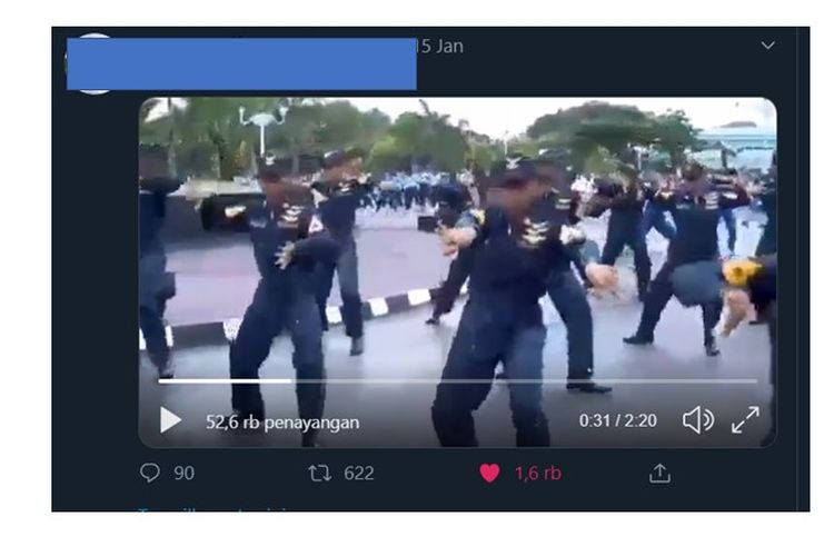 Akademi Angkatan Udara melakukan flashmob tari Beksan Wanara