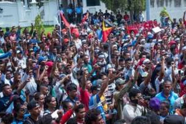 Ribuan warga kota Dili, Timor Leste mendatangi kantor kedubes Australian menuntut perbaruan perbatasan laut.