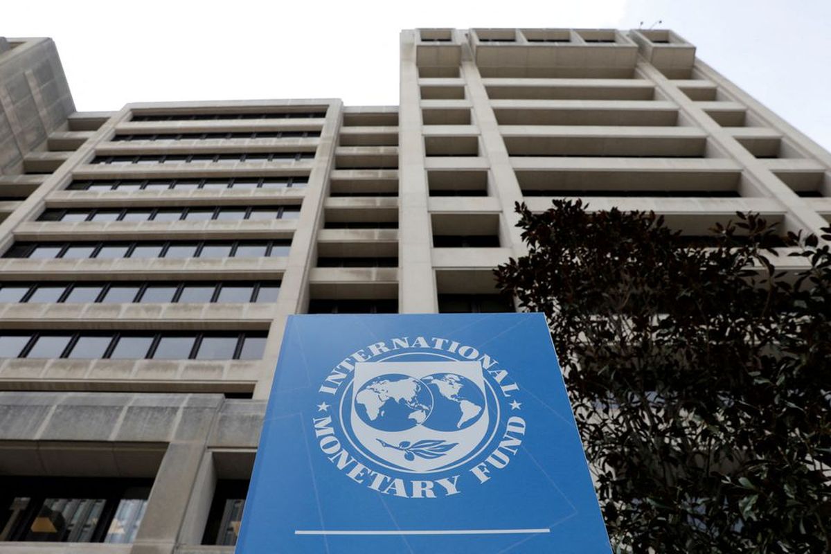 Gedung markas Dana Moneter Internasional (IMF) terlihat jelang pertemuan musim semi IMF/Bank Dunia di Washington, AS, pada Senin (8/4/2019).