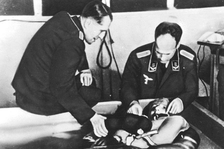Dokter Nazi melakukan eksperimen terhadap tahanan