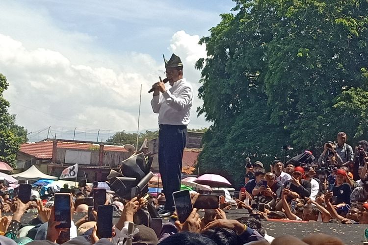 Anies Baswedan berorasi di Padang, Kamis +25/1/2024)