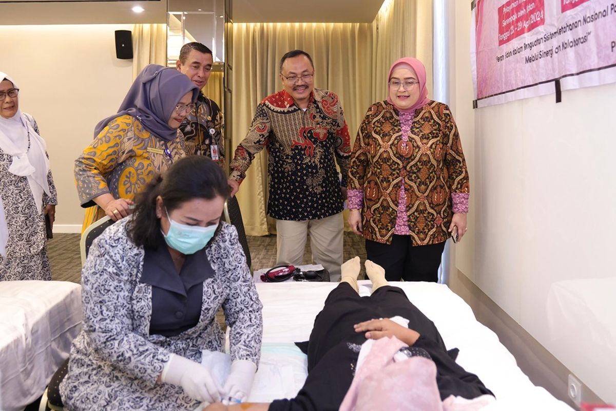 Direktur Jenderal (Dirjen) Pembinaan Hubungan Industrial dan Jaminan Sosial Tenaga Kerja (PHIJSK) Kemenaker Indah Anggoro Putri dalam Dialog dan Edukasi Fasilitas Kesejahteraan Pekerja dan Pelayanan KB di Tempat Kerja, Pekanbaru, Riau, Kamis (30/5/2024).