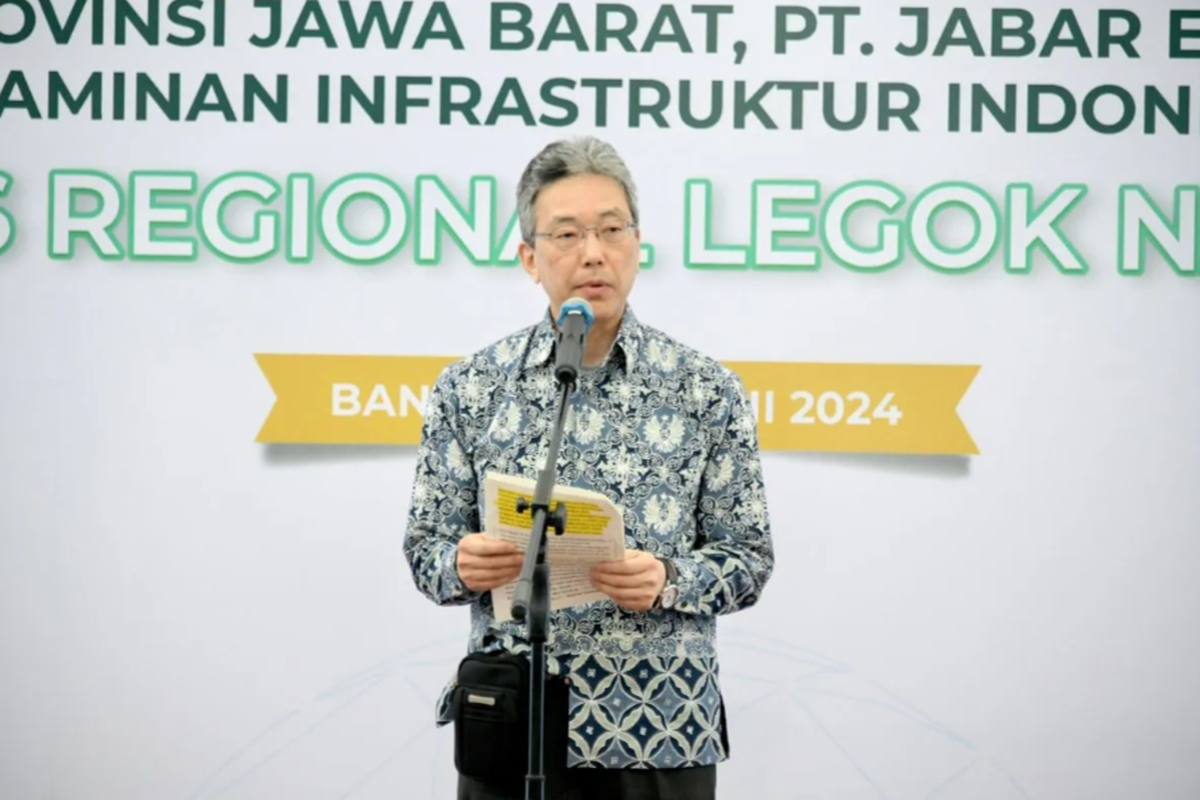 Penasihat Senior Menteri Lingkungan Hidup Jepang Ono Hiroshi saat memberikan keterangan dalam Perjanjian Kerja Sama (PKS) untuk penyediaan infrastruktur dan pengelolaan TPPAS Regional Legok Nangka yang ditandatangani oleh tiga pihak yakni Pemprov Jabar, PT Jabar Enviromental Solutions (JES), dan PT Penjaminan Infrastruktur Indonesia (PII) di Gedung Sate Bandung, Jumat (28/6/2024).