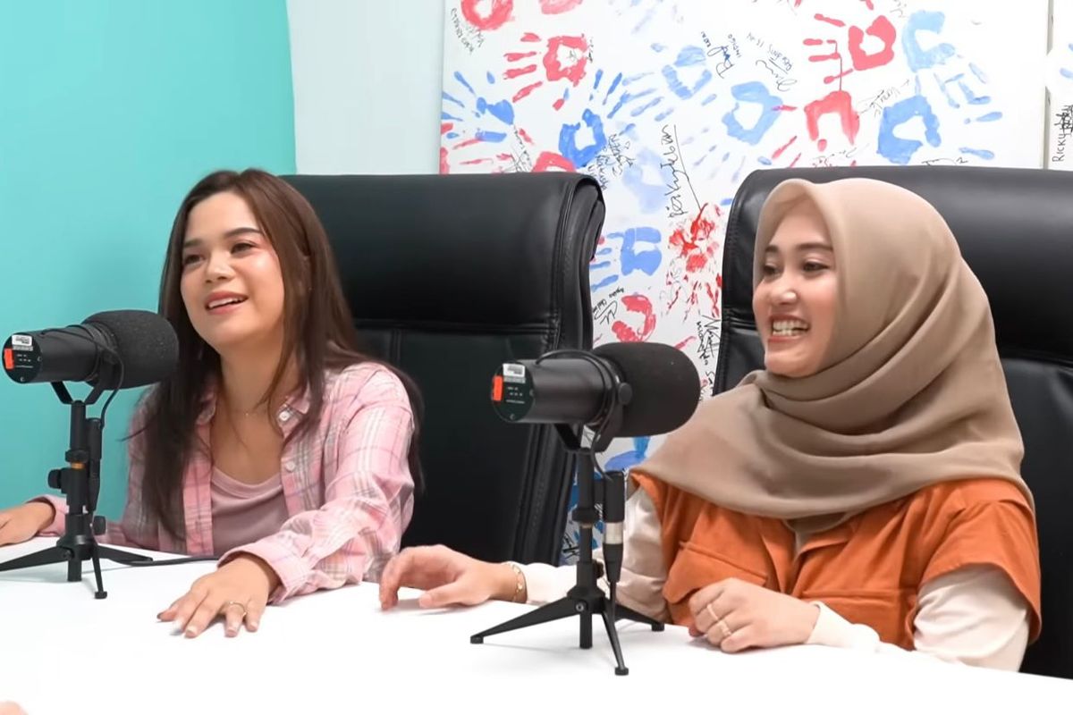 Sinta dan Jojo Keong Racun saat menjadi bintang tamu di podcast Gritte Agatha. 
