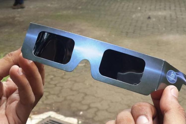 Gerhana Matahari Total Hari Ini, Kacamata Pelindung Langka hingga Diburu di Toko Roti