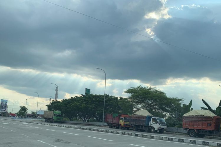 Truk ODOL Masih Bebas Berkeliaran di Jalan Nasional di Madiun meski Jadi Perhatian Presiden