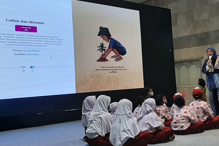Pembacaan salah satu buku cerita bergambar Becoming a Changemaker yang diluncurkan pada perhelatan Indonesia International Book Fair, Jakarta Convention Center, Senayan, Jakarta, Minggu (13/11/2022).

