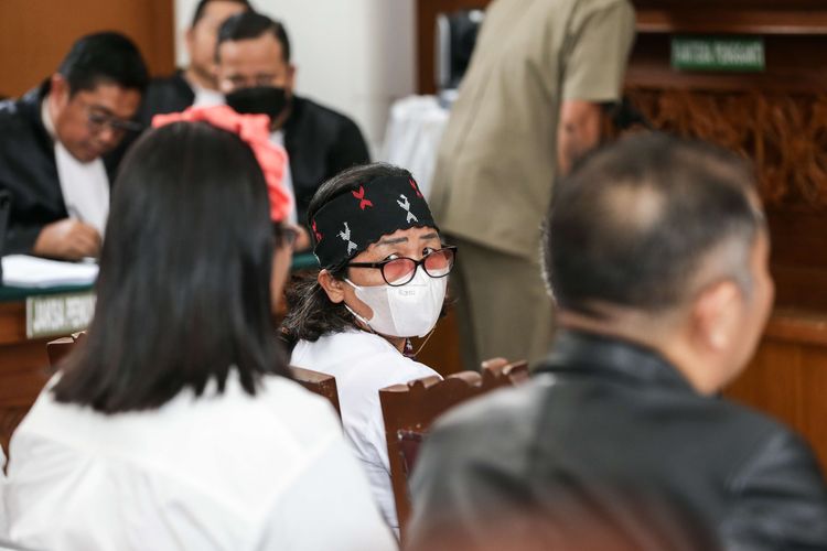 Ibunda Nofriansyah Yosua Hutabarat (Brigadir J), Rosti Simanjuntak menjadi saksi sidang pembunuhan anaknya dengan terdakwa Ferdy Sambo dan Putri Candrawathi di Pengadilan Negeri Jakarta Selatan, Selasa (1/11/2022). Agenda persidangan pemeriksaan saksi-saksi.