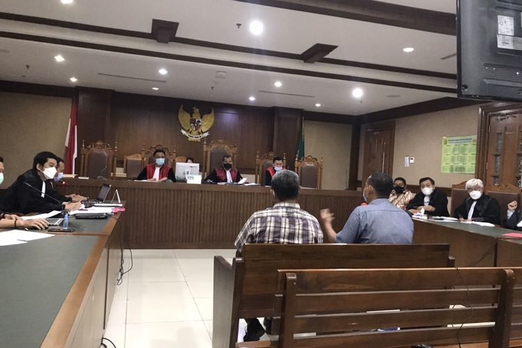 Mantan Kepala Dinas (Kadis) Bina Marga Lampung Tengah, Taufik Rahman menjadi saksi di sidang lanjutan penanganan perkara dengan terdakwa Stapanus Robin Pattuju di Pengadilan Tindak Pidana Korupsi (Tipikor) pada Pengadilan Negeri Jakarta Pusat, Senin (1/11/2021).