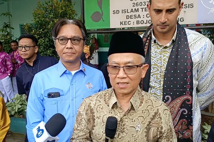 Wamen Dikdasmen Sebut Bantuan Papan Belajar Interaktif Tunggu Rehabilitasi Fisik Sekolah