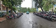 Warga Protes Tarif Parkir Liar di Kembangan Rp 20.000, Dalihnya THR Lebaran