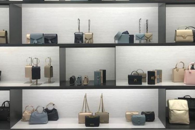 Koleksi tas di toko Charles & Keith mal Senayan City Jakarta.